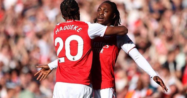 Eze trấn an người hâm mộ Arsenal về việc rời sân sớm.