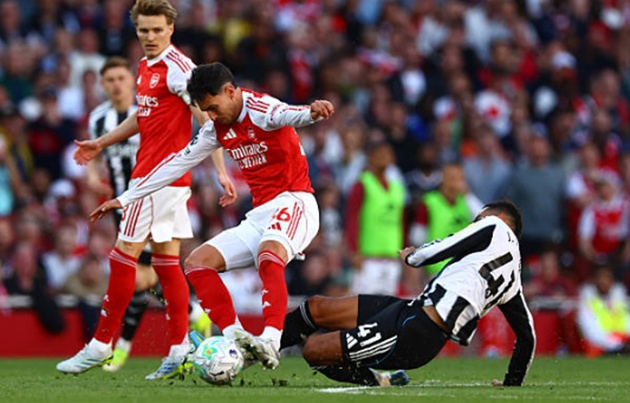 Martin Zubimendi - 7.3: Đóng vai trò quan trọng trong việc đánh chặn các đợt phản công từ giữa sân của Newcastle. Tuy nhiên, anh có một khoảnh khắc hớ hênh khi để mất bóng nguy hiểm vào chân Bruno Guimaraes