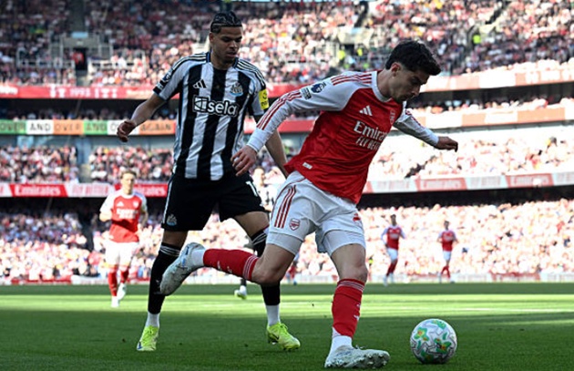 Kai Havertz - 6.7: Thể hiện kỹ thuật thượng thừa trong pha khống chế và kiến tạo cho Eze ghi bàn. Tuy nhiên, niềm vui không trọn vẹn khi anh cũng phải rời sân vì chấn thương chỉ sau hơn nửa giờ thi đấu