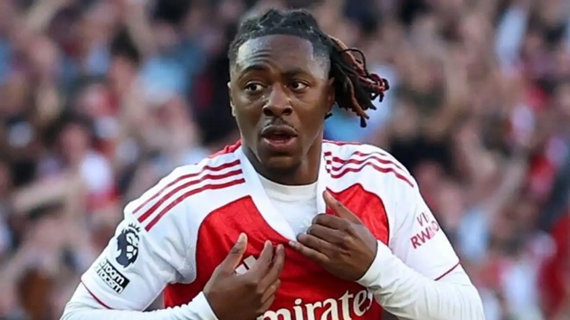 Eze giúp Arsenal thắng Newcastle thắng siêu phẩm