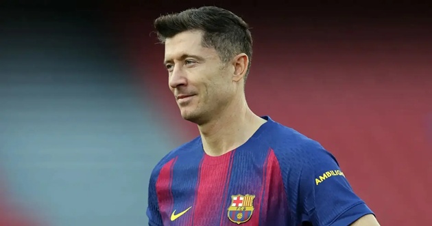 Ảnh bài viết Người đại diện chào hàng Robert Lewandowski khắp châu Âu