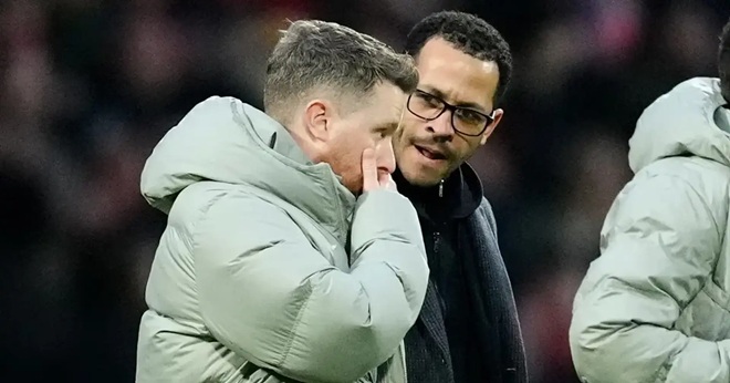 Ảnh bài viết HLV tạm quyền Chelsea bác bỏ tin đồn về Liam Rosenior