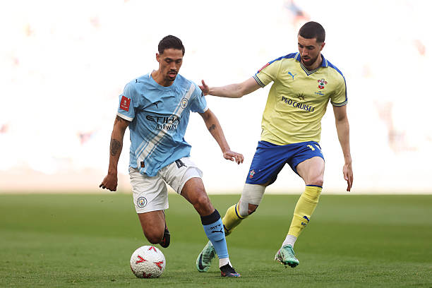 Tijjani Reijnders - 7,8 điểm: Sau pha dứt điểm trúng cột dọc ở phút thứ 4, Reijnders thi đấu tương đối mờ nhạt nhưng vẫn đóng vai trò quan trọng trong quá trình xây dựng lối chơi.