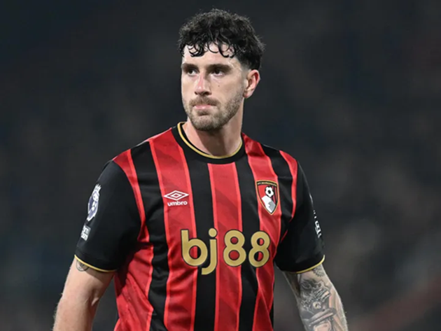 Man Utd chiếm ưu thế trước Tottenham trong thương vụ Senesi.