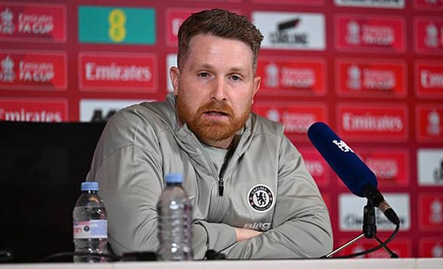 Calum McFarlane yêu cầu toàn đội Chelsea phải nhận trách nhiệm sau chuỗi kết quả bết bát.