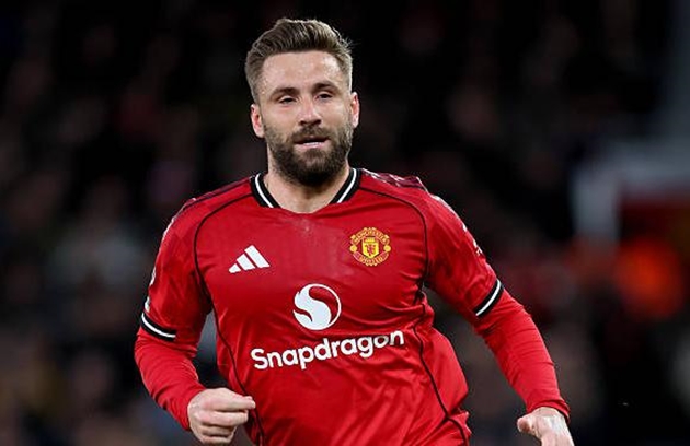 Luke Shaw sẽ đối đầu với Michael Kayode ở trận đấu với Brentford.