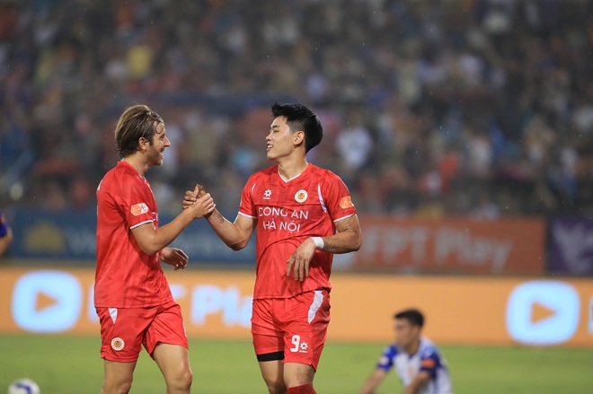 Đình Bắc đã lập hat-trick cho CAHN.