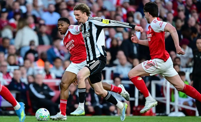 Newcastle đang không có một trung phong đẳng cấp.