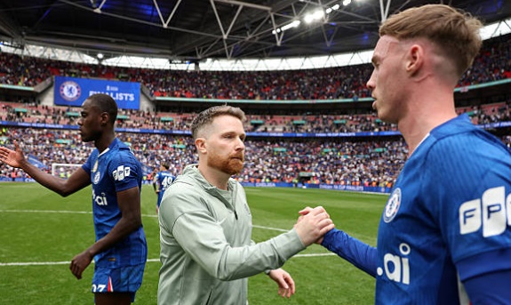 HLV tạm quyền Chelsea nhận được nhiều lời khen ngợi.