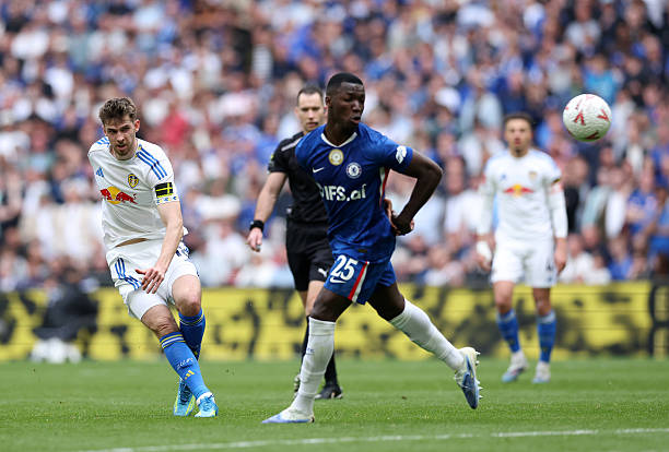 Moises Caicedo - 7 điểm: Nhận một thẻ vàng tương đối nặng nề trong hiệp hai, sau khi đã có một màn trình diễn chắc chắn. Ngôi sao người Ecuador đã chạy miệt mài, cắt đứt các đường chuyền của Leeds trên khắp mặt sân.