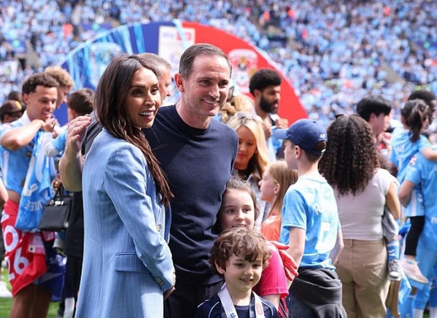 Christine luôn cổ vũ những bước đi của chồng.