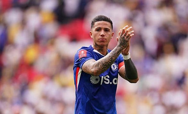 Enzo Fernandez tỏa sáng trong trận bán kết FA Cup.