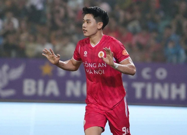 Ảnh bài viết Đình Bắc tri ân đồng đội sau hat-trick cho CAHN