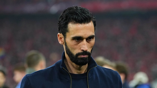 Arbeloa trượt dài cùng Real Madrid