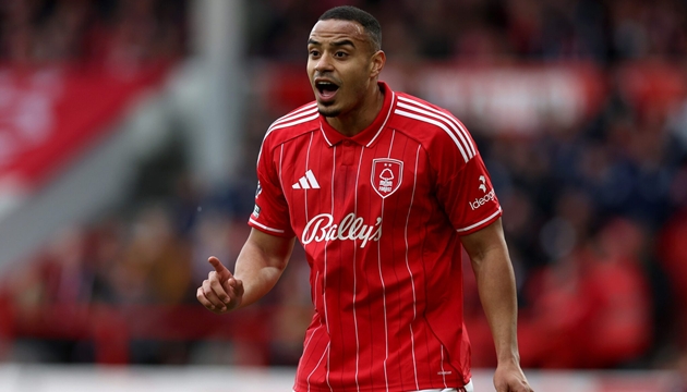 Man United nhắm Murillo.