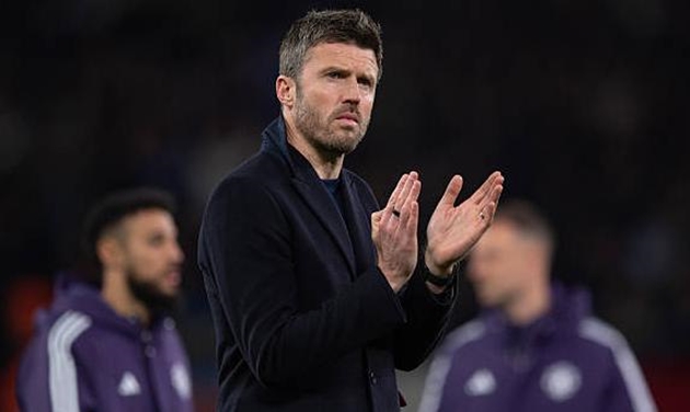 Ban lãnh đạo Manchester United nên đặt niềm tin vào Michael Carrick.