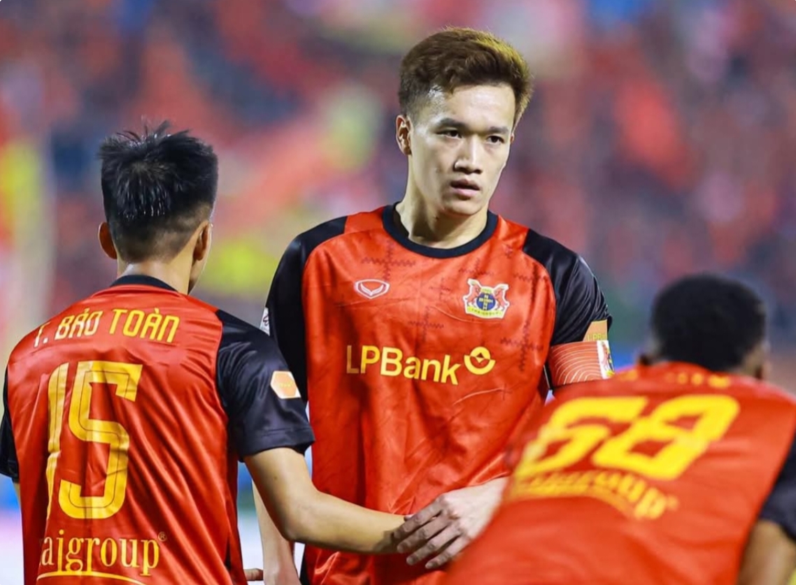 Ninh Bình đang trình diễn một lối đá không phù hợp với chất lượng của cầu thủ.