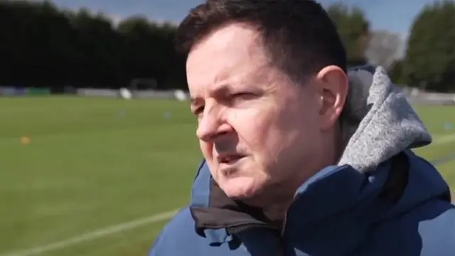 Tony đã đến hàng nghìn sân vận động.