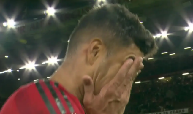 Casemiro bật kh&oacute;c.