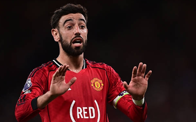 Tiền vệ tấn công: Bruno Fernandes – 7.9 điểm Đội trưởng của Man Utd tiếp tục sắm vai "linh hồn" trong lối chơi tấn công. Với một kiến tạo cho Sesko ghi bàn, Bruno hiện chỉ còn cách kỷ lục kiến tạo trong một mùa giải tại Premier League đúng một lần dọn cỗ nữa. Anh tạo ra tới 4 cơ hội ngon ăn ngay trong hiệp một và xứng đáng nhận điểm số cao hơn nếu các đồng đội tận dụng tốt hơn.