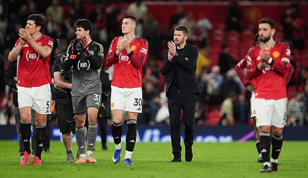 Carrick giúp MU tiến gần với tấm vé dự Champions League.