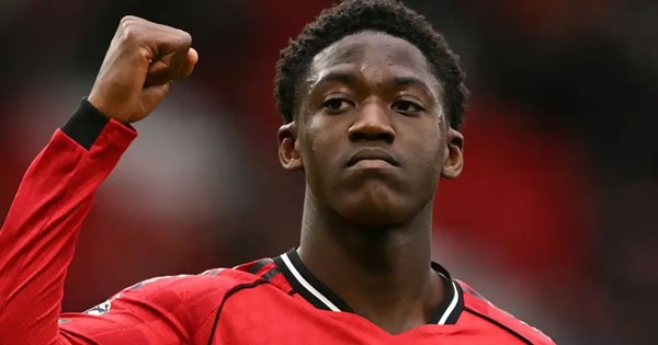 Mainoo tiếp tục thể hiện ấn tượng.