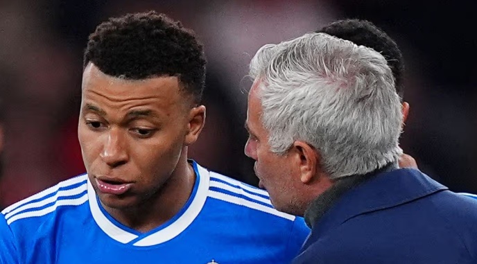 Mbappe bấm ''like'' cho bài đăng Real quan tâm đến Mourinho.