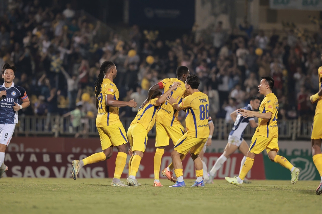 Ảnh bài viết Nghệ An giải cứu SLNA phút chót với 45 tỷ đồng