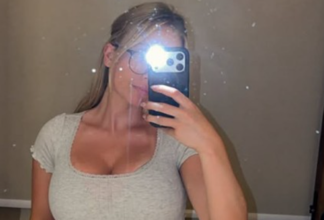 Ảnh bài viết Fan nữ nóng bỏng MU ăn mừng chiến thắng khi du lịch Việt Nam