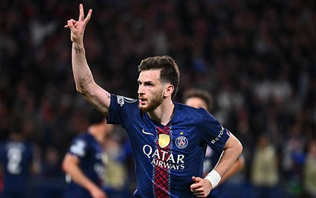 Khvicha Kvaratskhelia tỏa sáng trong trận đấu với Bayern Munich.