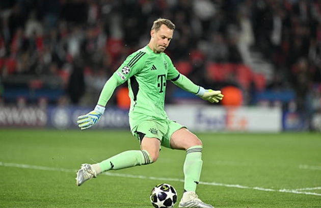 Thủ môn: Manuel Neuer – 5.3 Một đêm đáng quên đối với thủ thành kỳ cựu người Đức. Neuer dường như bị choáng ngợp trước sức ép liên tục từ hàng công PSG và tỏ ra lúng túng trong các tình huống ra vào. Việc phải vào lưới nhặt bóng tới 5 lần là một con số khó tin đối với đẳng cấp của anh, cho thấy sự sa sút đáng báo động về phản xạ trong trận đấu này.