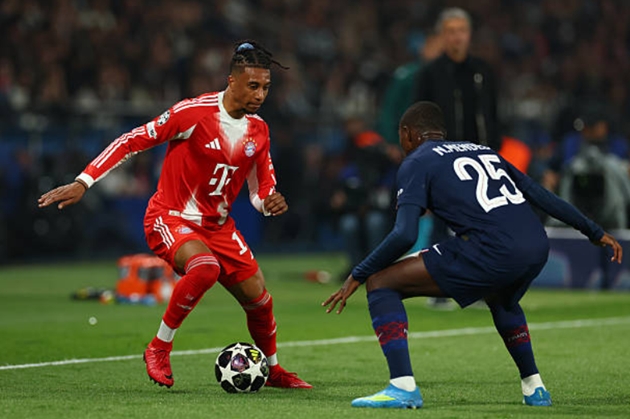 Tiền vệ cánh phải: Michael Olise – 6.9 Một trong những cầu thủ chơi hay nhất bên phía Bayern. Olise đã ghi một bàn thắng đẹp mắt ở phút 41 và liên tục gây áp lực lên vị trí của Mendes. Dù đôi lúc xử lý bóng cuối cùng còn chưa thực sự sắc sảo, anh vẫn là mối đe dọa thường trực bên hành lang cánh.