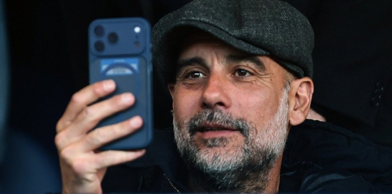 Pep gây bất ngờ khi đến xem một trận đấu hạng thấp.