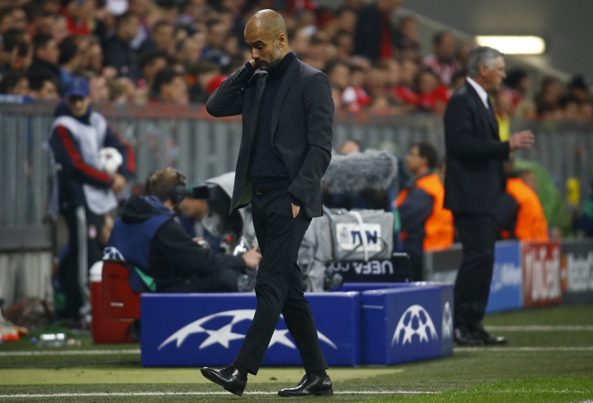 Guardiola bất lực nhìn triết lý sụp đổ.
