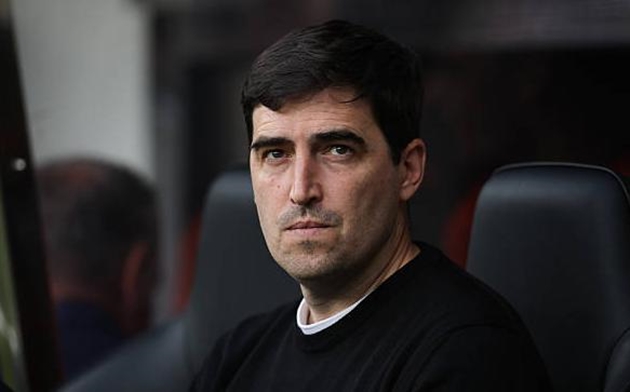 Andoni Iraola nằm trong tầm ngắm của Chelsea.