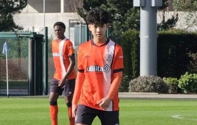 Khoi Truong đang chơi cho đội trẻ Huesca.