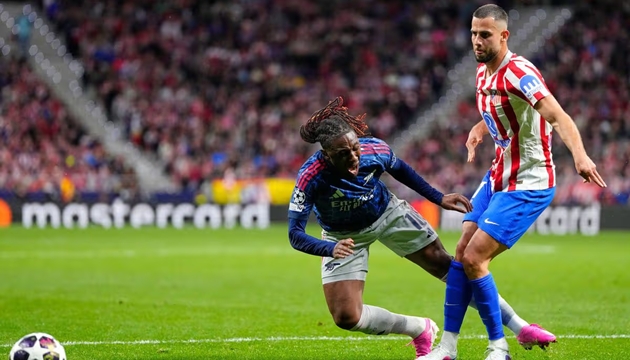 Ảnh bài viết Simeone náo loạn đường biên khiến Arsenal bị tước phạt đền