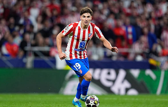 Julian Alvarez (7.5): Cầu thủ xuất sắc nhất trận. Bất chấp lỗi để mất bóng dẫn đến tình huống chịu phạt đền, Alvarez đã tỏa sáng rực rỡ với bàn gỡ hòa đầy bản lĩnh. Anh luôn là mối đe dọa thường trực với những cú dứt điểm uy lực và khả năng di chuyển rộng tạo khoảng trống.