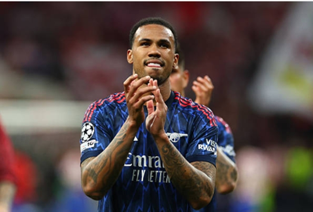 Trung vệ: Gabriel Magalhaes - 7.0 điểm Gabriel là điểm tựa vững chắc nhất nơi hàng phòng ngự Arsenal đêm nay. Khoảnh khắc đáng giá nhất của anh là pha chặn bóng ngay trên vạch vôi sau cú dứt điểm của Antoine Griezmann. Trung vệ người Brazil luôn giữ được sự điềm tĩnh và chỉ huy tốt tuyến dưới trong bầu không khí cực kỳ áp lực.