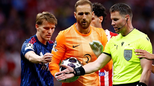 Những quyêt định liên quan đến penalty của trọng tài gây tranh cãi