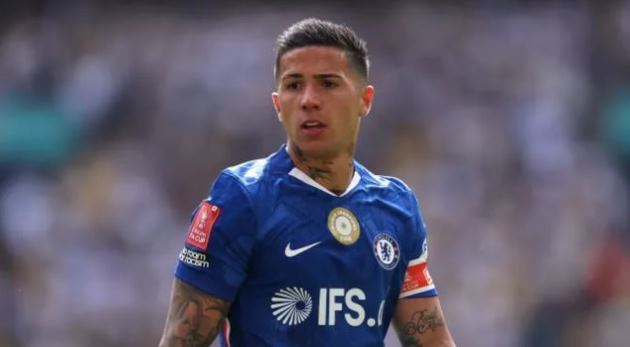 Enzo Fernandez vẫn cam kết cống hiến cho Chelsea.