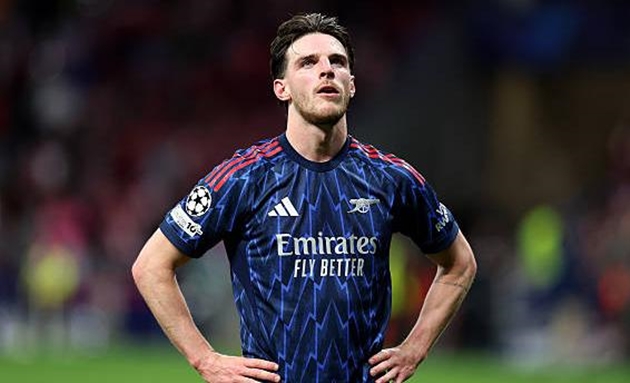 Declan Rice không hài lòng với các quyết định của trọng tài.