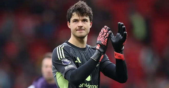 Lammens gây ấn tượng mạnh mẽ trong màu áo Man Utd.