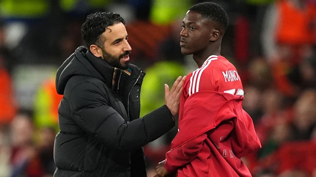 Ảnh bài viết Kobbie Mainoo bước ra khỏi bóng tối thời Ruben Amorim