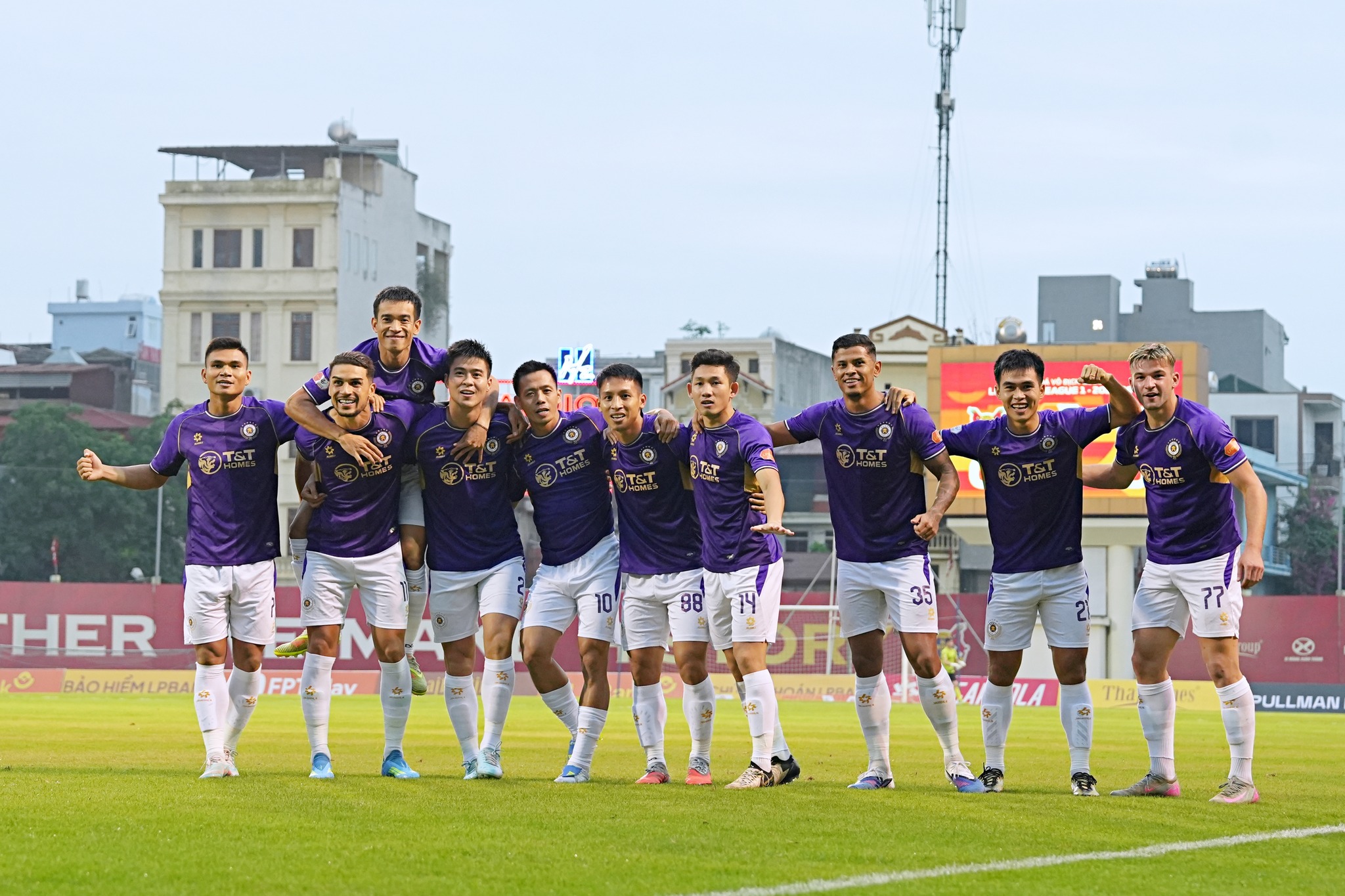 Hà Nội FC hướng đến mục tiêu cán đích ở top 2 V-League. Ảnh: Hà Nội FC.