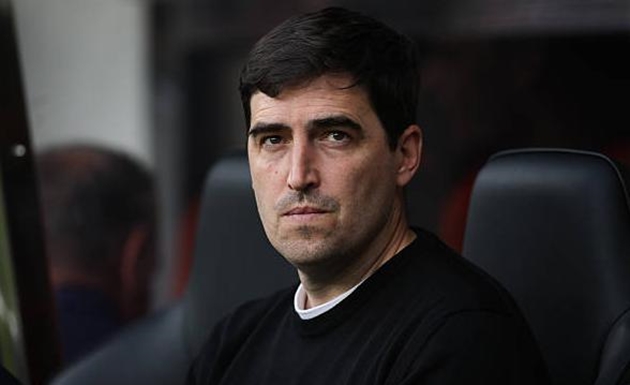 Chelsea và MU đều đang để mắt đến Iraola.