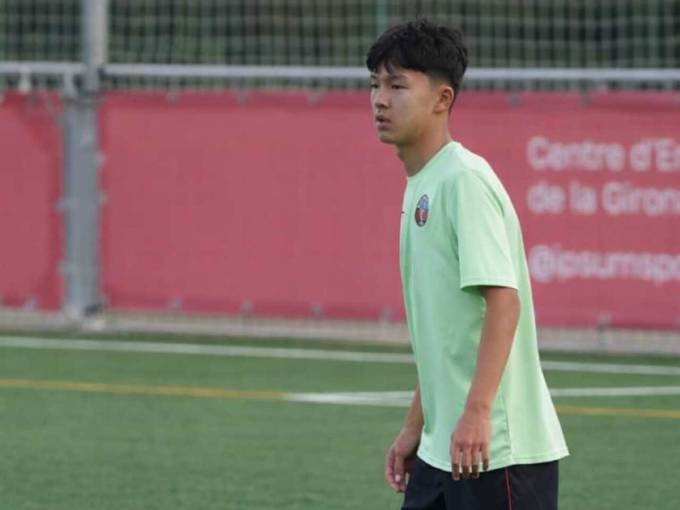 Vượt nghịch cảnh, Karim đã hoàn thành giấc mơ gia nhập Lò La Masia.