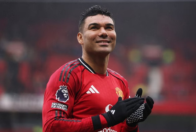 Sự ra đi của Casemiro khiến MU phải mua thêm tiền vệ vào hè này.