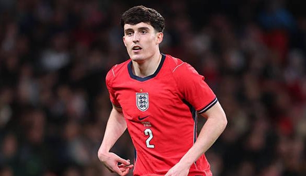 Tino Liveramento chỉ là một trong những mục tiêu của Arsenal.