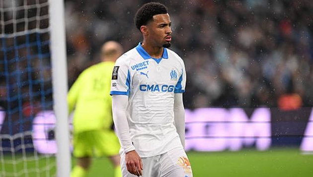 Ethan Nwaneri gây thất vọng tại Marseille.
